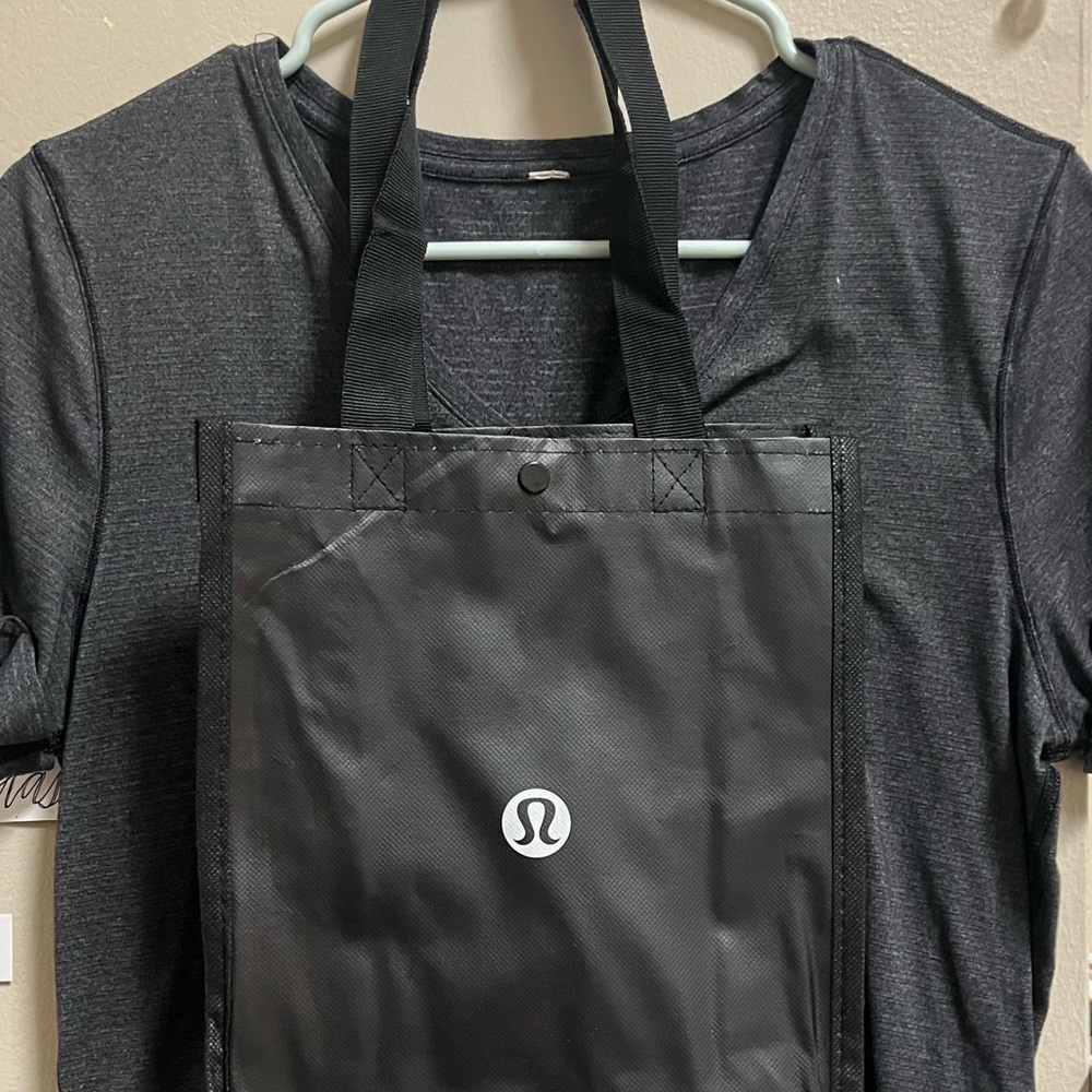 LULULEMON Women’s shirt size small